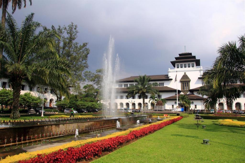 Hotel Cihampelas 1 Bandung Bagian luar foto